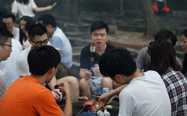 想过不一样的周末吗？粉果科技这里有！

